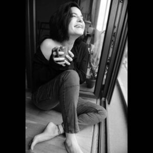 Ceyda Olguner Instagram - #yeni̇ bir playlist yapmışımdır #dinliyorumdur ((: 

#photoby ---> @aydancinar 🌑🍀
