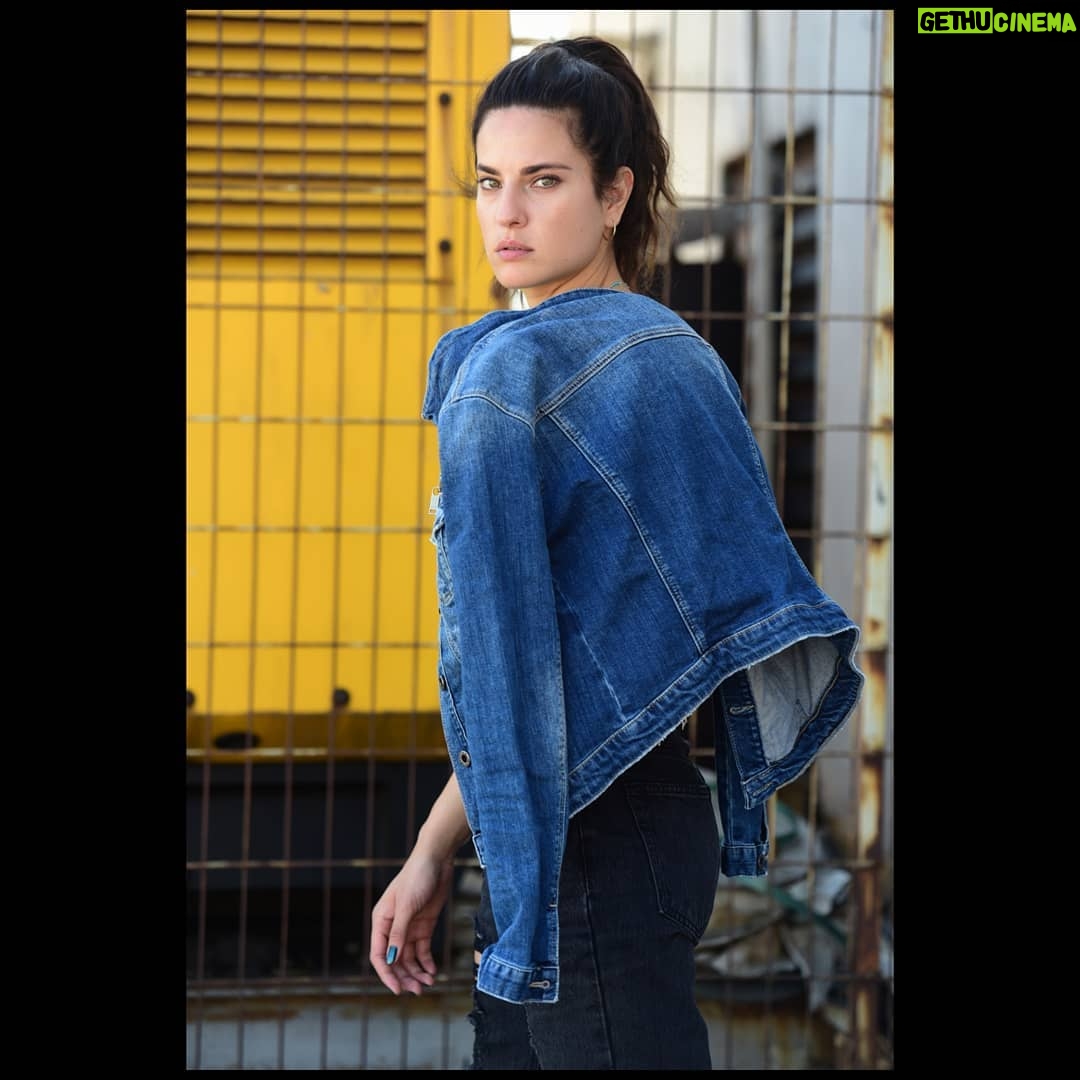 Ceyda Olguner - 3.7K Likes - #parçası olduğumuz #sosyal yapılar tarafından kabul görülmeden, sevilmeden , #değer verilmeden kendimiz olamayacağımızı hissetmeye başladığımız #anda benliğimizle olan #bağlantı yı kaybederiz.
Günümüzde bu #insanlik için en #büyük çöküş.
#insanlık #kendi gerçeğiyle olan bağlantıyı, başkalarının #ideal benliğini yaşamaya çalışırken yitiriyor. " #uyanış "
#novanorda 🎵 #dinozorlar
#photographer ---> @aydancinar 🤠📸