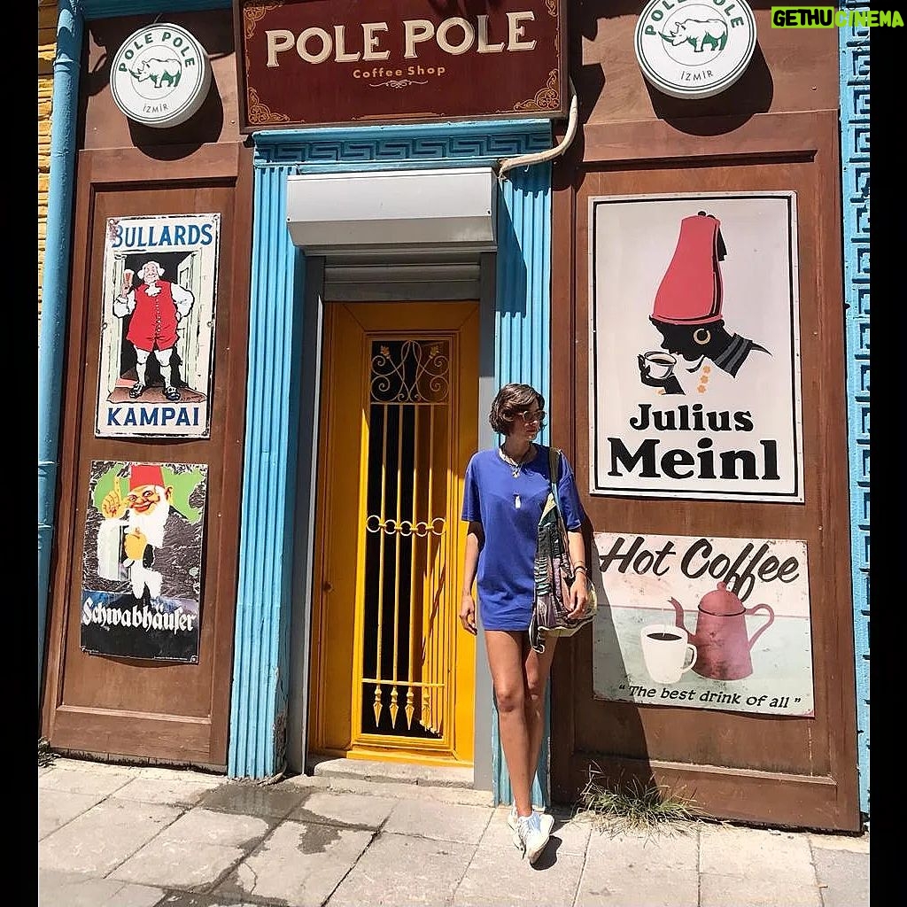 Ceyda Olguner Instagram - #bakıyorumdur 🪐🐬 mutluluk Pole-Pole