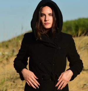 Ceyda Olguner Instagram - hava soğuk, sıkı #giyin 
📸 @aydancinar