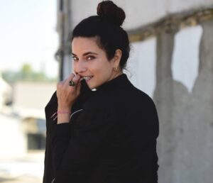 Ceyda Olguner Instagram - 1. 2020 bana kattığın deneyimler için #teşekkürler 🙏
2. 2021 #hellomydarling 💜  #letshavefun 😎🤠

#photoby --> @aydancinar
