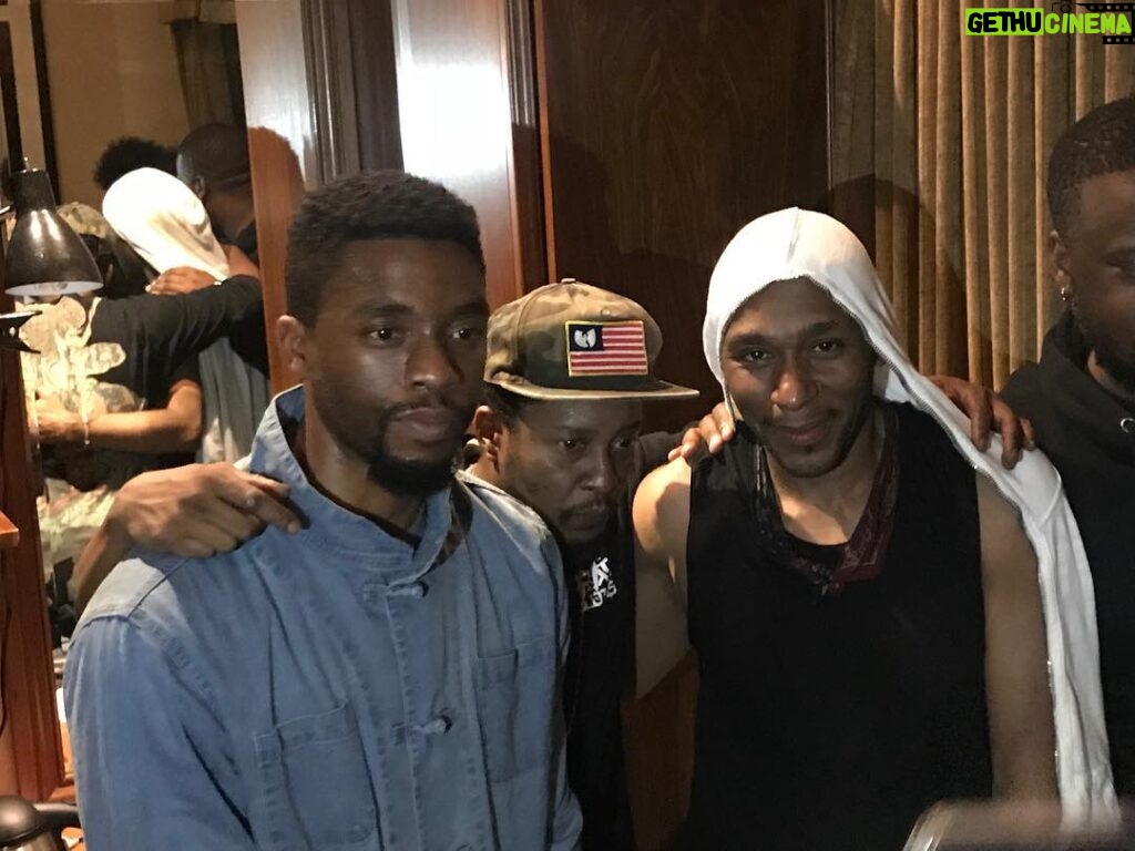 Chadwick Boseman Instagram - Don’t miss maestro #RobertGlasper’s residency at the @bluenotenyc, now featuring my brother, the mighty Yasiin Bey. And you never know who else might come sit-in. Last night, the powerhouse @Anderson._paak. What a night! Blue Note New York