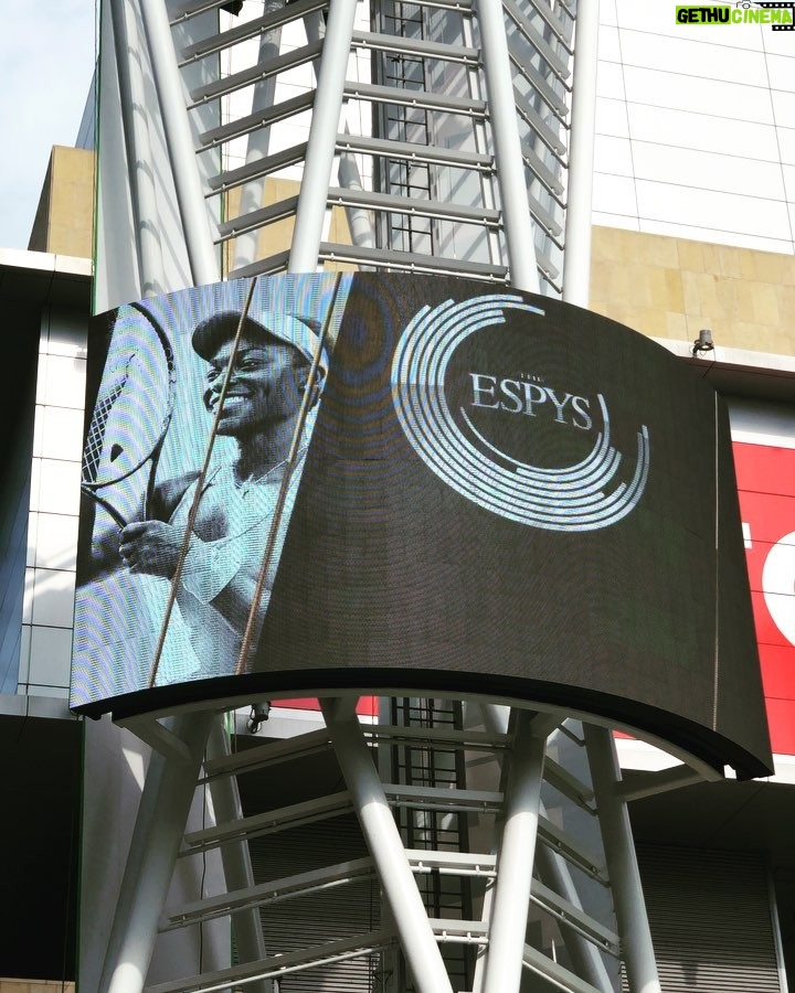 Chadwick Boseman Instagram - 🙏🏾 @virgilabloh and @louisvuitton #ESPYS Peacock Theater