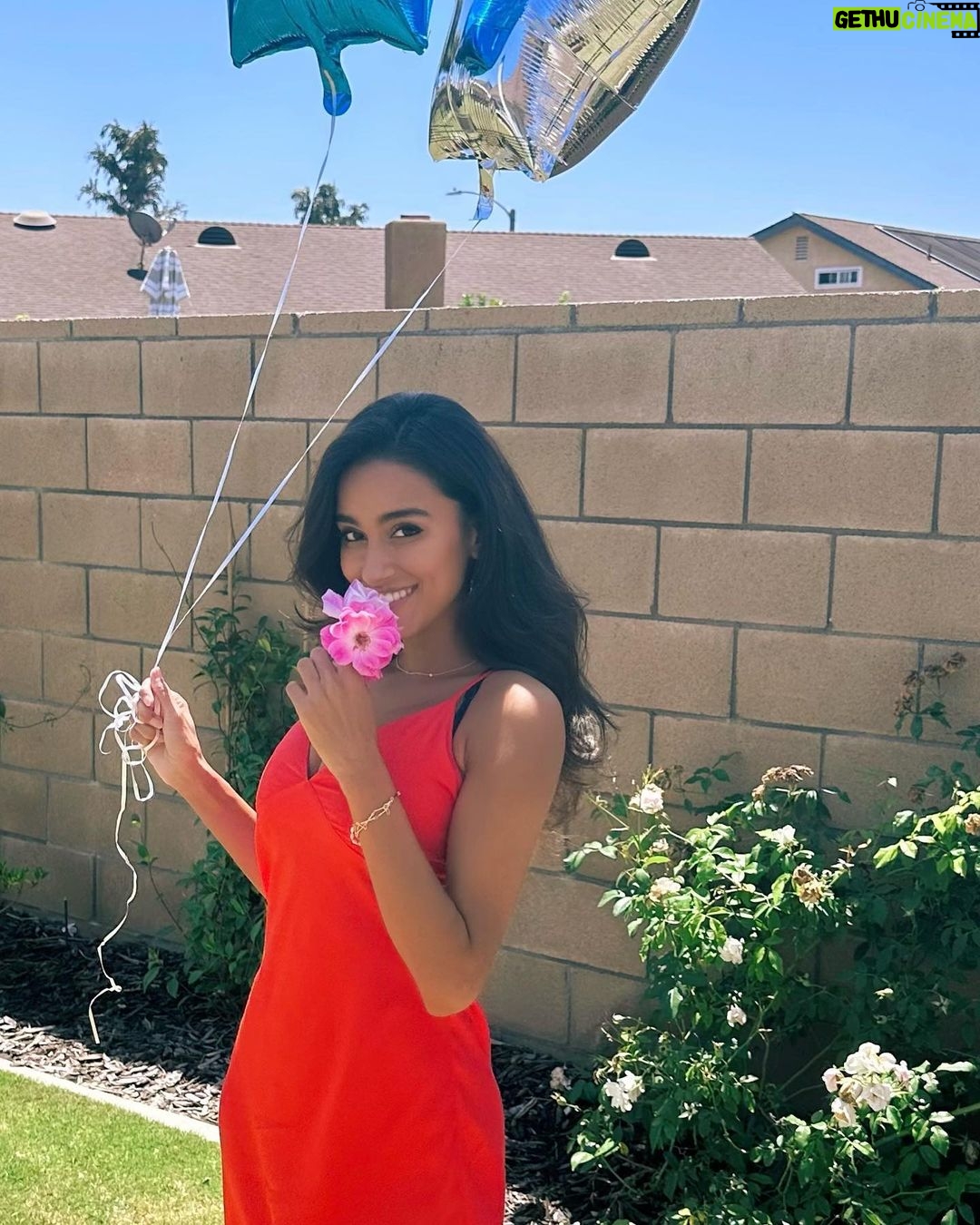 Chandni Parekh Instagram - ☀️RAWR 🦁 Thank you all for the birthday wishes! 🎂 Huntington Beach, California