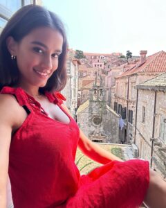 Chandni Parekh Instagram - 🇭🇷 My suitcase has yet to arrive, meantime I’m shopping and experimenting this new middle hair part when it’s not tossed in sea water. Things are still pretty glam over here. #croatia #dubrovnik #europeansummer Dubrovnik, Croatia