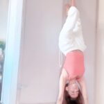 Chandni Parekh Instagram - when there’s no time to gym: Inversion. move some blood around 🤸🏽‍♀️