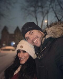 Chandni Parekh Instagram - 🇨🇦 Canada. Is it real, or is it all mapleleaf? 🍁 #toronto #holidayseason Toronto, Ontario
