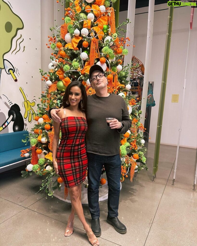 Chandni Parekh Instagram - 🧡 Nickelodeon Holiday Partaaay. I’m pretty happy with my White Elephant steal. Got a Big Nate book, made everyone sign it, and I’ll sell it off for millions one day. MILLIONS. Happy Holidays! #BigNate #nickelodeon Nickelodeon Animation