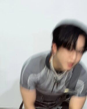 Changbin Instagram - 상을 3개나.. 꼬마워용 stay♡
#stay #AAA
