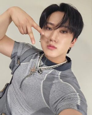 Changbin Instagram - 상을 3개나.. 꼬마워용 stay♡
#stay #AAA