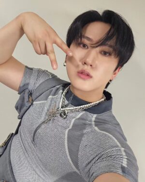 Changbin Instagram - 상을 3개나.. 꼬마워용 stay♡
#stay #AAA