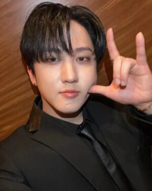 Changbin Instagram - 록앤롤~🤟
#stay