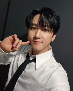 Changbin Instagram - 3관왕 고마워용♡
#🐖🐇 #하트드림어워즈