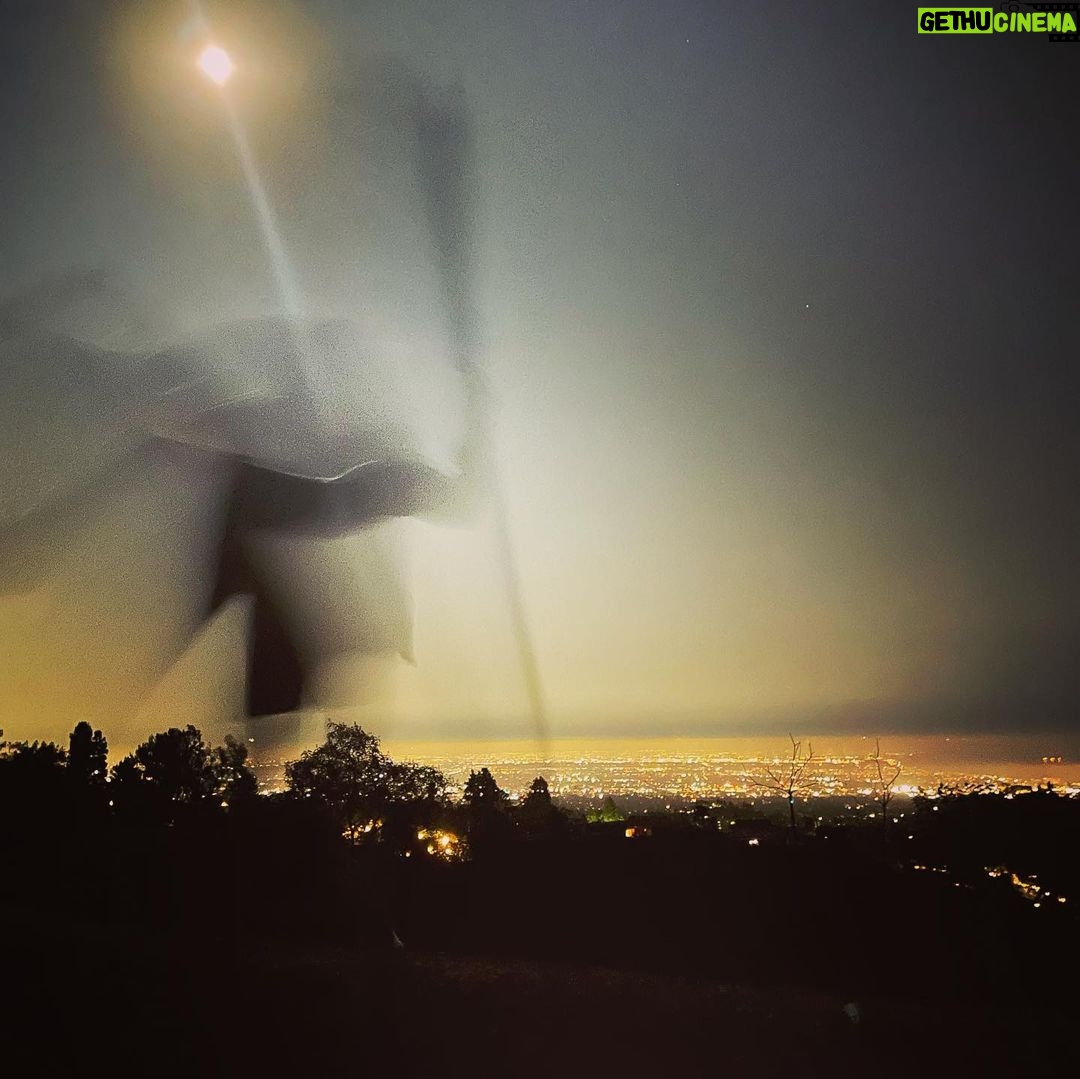 Channing Tatum Instagram - Little Harvest moon witch sighting tonight. 🧙🏽♀️