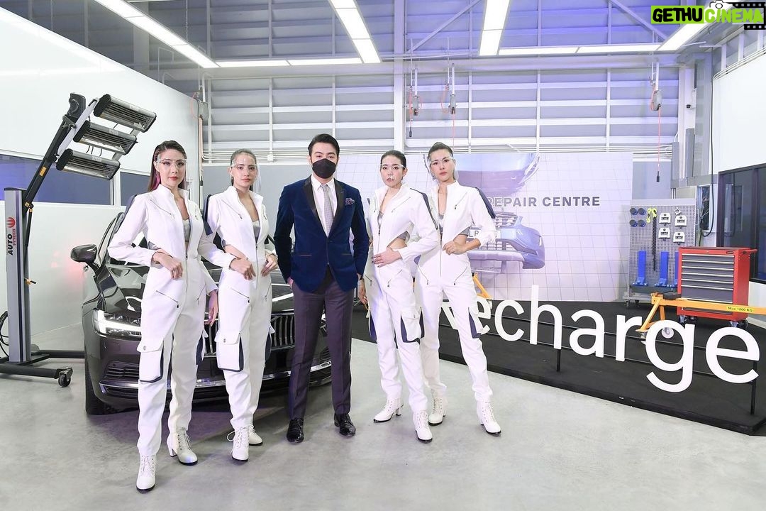 Chanon Ukkhachata Instagram - อยู่กับผมปลอดภัยแน่นอนครับ 😎 #volvo #volvoscandinavianauto 😎