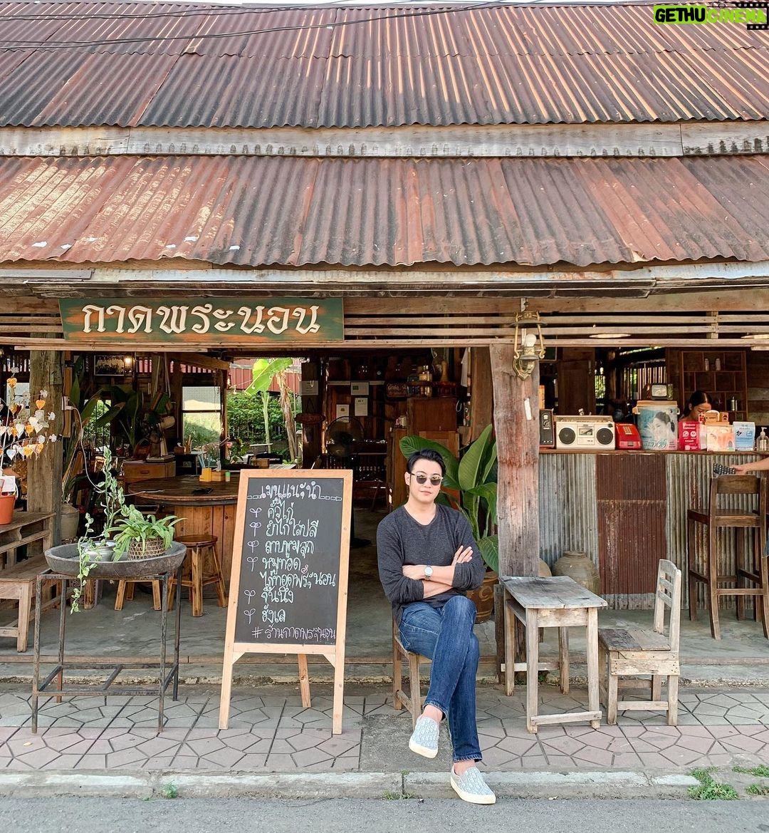 Chanon Ukkhachata Instagram - มาเมืองแพร่ ต้องมาร้านนี้ครับ กระเพราอร่อยมาก 😎 #กาดพระนอนกาดกองเก่าแป้ ร้านกาดพระนอน