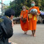 Chanon Ukkhachata Instagram - สวัสดีปีใหม่ครับ ตื่นเช้ามาใส่บาตรทำบุญ ขอให้ทุกคนได้รับบุญด้วยนะครับ เฮงๆปังๆ