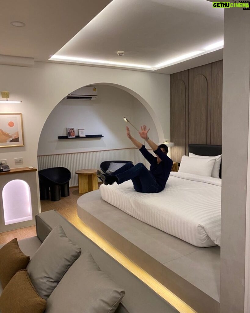 Chanon Ukkhachata Instagram - โรงแรมพี่เค้าเองเปิดใหม่ห้องสวยมาก @koisaybay ใครไปเชียงใหม่แวะไปพักได้นะครับ #R2 #โรงแรมR2 ราคามิตรภาพมากๆ R2 Hotel Chiangmai