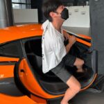 Chanon Ukkhachata Instagram - ข้อเข่าเสื่อมแน่ๆ ท่าทางออกจากรถดูดีมากครับ ใช่หร่าาา🥺 #mclaren