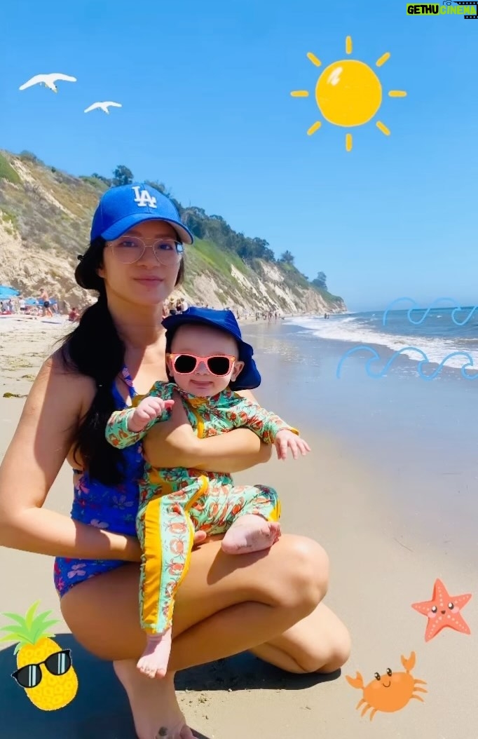 Chantal Thuy Instagram - Beach babe 🩵❤️💛🩵