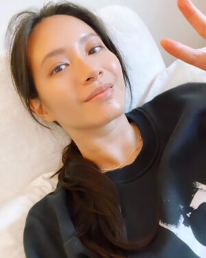 Chantal Thuy Instagram - 🙋🏻‍♀️🌞🌸💆🏻‍♀️✌🏽🧠