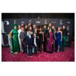 Chantal Thuy Instagram - Quelle soirée magique lors de la projection de notre film "RU" au Théâtre Maisonneuve, devant une foule de 1400 spectateurs, parmi lesquels se trouvaient notre famille et nos amis. Partager ce moment avec mes parents, mes sœurs, mes cousins, mes tantes et oncles était particulièrement émouvant. Ce film se veut une déclaration d'amour aux Québécois, mais pour moi, il est également un hommage à nos mères, pères et grand-mères vietnamiens, porteurs de cette histoire dans leur cœur. C'était également un véritable moment de fierté et de joie d'introduire sur le tapis rouge québécois notre traditionnel áo dài vietnamien. Crée par @thainguyenatelier , mon magnifique áo dài émeraude était conçu pour correspondre aux tenues de @chloedjandji et @jean.bui , afin de retrouver cette harmonie familiale. Notre intention était d'apporter beauté, glamour et fierté vietnamienne à cette soirée, et je suis convaincue que nos áo dài ont accompli cet objectif. Assurez-vous de réserver vos billets pour la première en salles le vendredi 24 novembre prochain! Comme vous le savez, le succès du week-end d'ouverture est crucial. Nous sommes impatients de partager ce film avec vous et sommes curieux d'entendre vos retours. Bon film!! #RUFilm @amalga.prod @imminafilms @agence_rugicomm @kimthuylythanh 📷: Frédéric Lebeuf, Mario Beauregard | Agence QMI Ao Dai 👗: @thainguyenatelier HMU: @laconsultante_mua NAILS 💅🏼: @antoniafrni Montreal, Quebec