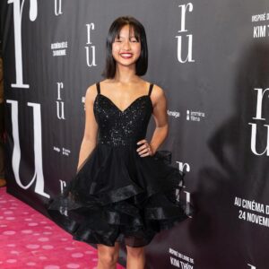 Chantal Thuy Instagram - C'était soir de grande première montréalaise hier pour «RU» au Théâtre Maisonneuve de la @placedesarts. Voici quelques photos prises sur le tapis rouge.

📍 RU, au cinéma dès le 24 novembre partout au Québec.

📸 Paul Ducharme 

#rufilm #KimThuy #ImminaFilms