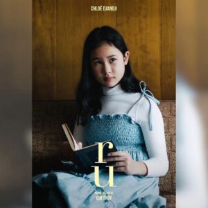 Chantal Thuy Instagram - I’m so excited to share this film with you guys tonight - World premiere tonight at TIFF!! Led by the mesmerizing @chloedjandji , this homegrown Quebec film based on the beautiful novel by @kimthuylythanh also includes the uber talented @jean.bui @karinevanasse @malicorbeilgauvreau & #PatriceRobitaille, our little boys Olivier and Xavier. Directed by Charles-Olivier Michaud. Thanks for the beautiful photos : 📷 @drowster ❤️ @imminafilms @amalga.prod  @aimetoncinema | @telefilm_canada | @la.sodec | @groupelibrex @tiff_net  #TIFF 
•
C’est un grand jour pour le film RU! C’est ce soir qu’aura lieu la première mondiale du long-métrage dans le cadre du Festival international du film de Toronto (@tiff_net )! ✨️ Le film, inspiré de l’histoire entourant l’arrivée de Kim Thúy au Québec, sera projeté à l’occasion d’une présentation spéciale à 20h30, au Royal Alexandra, en présence d’une partie de l’équipe du film.

On profite de cette importante journée pour dévoiler les affiches personnages du film, représentant Tinh (Chloé Djandji) et ses parents, Nguyen (Chantal Thuy) et Minh (Jean Bui), ainsi que la famille québécoise qui les parraine, Lisette (Karine Vanasse), Normand (Patrice Robitaille) et Johanne (Mali Corbeil Gauvreau).

RU sera présenté au cinéma dès le 24 novembre.

@amalga.prod | @aimetoncinema | @telefilm_canada | @la.sodec | @groupelibrex |@kimthuylythanh