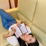 Chantal Videla Instagram - Made a goal to start reading books for my brain to start braining🤭 To all our Bookworm Lapis out there, any good recommendations for a novice like me? Have a nice day everyone!✨
