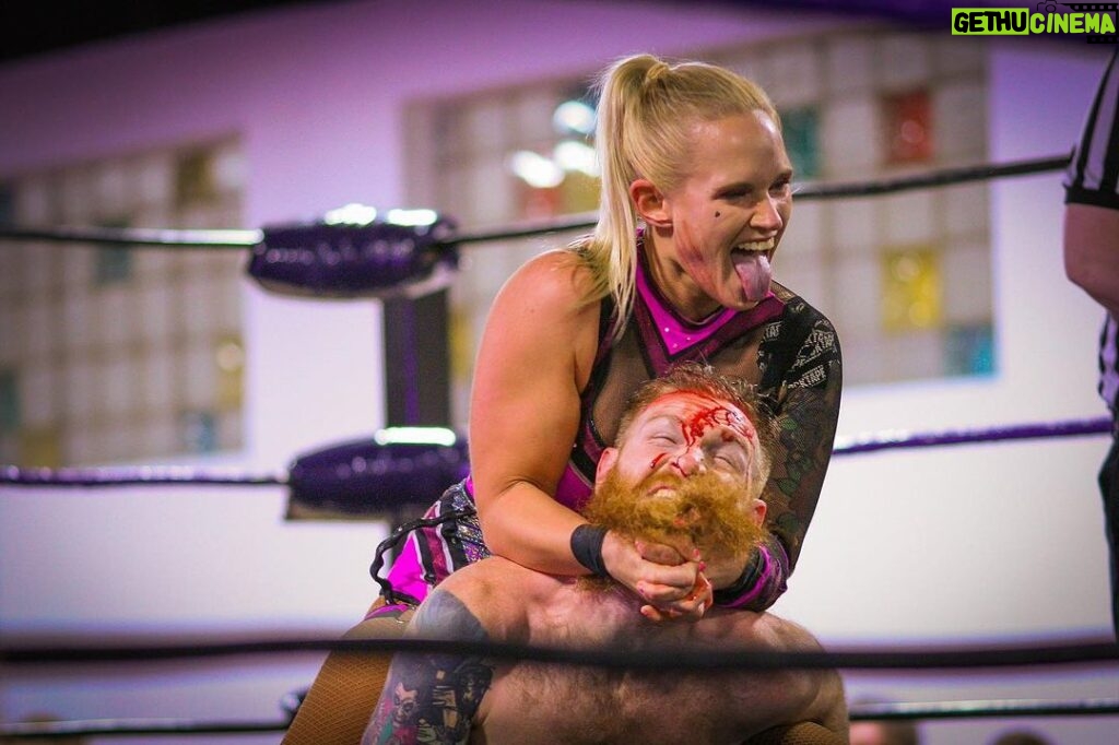 Chantelle Allison Instagram - Book me to stick my tongue out on your show in 2024. DM or bookshazza@hotmail.com 📸 @photo.grapz Also book me to wrestle I guess