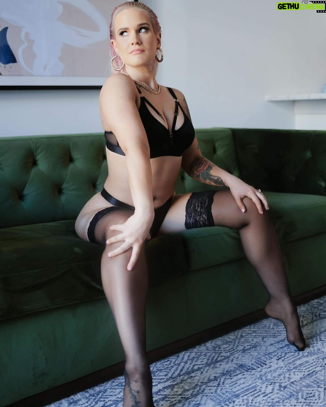 Chantelle Allison - 689 Likes - 📸 @ohsnapalliemac
🔗in bio