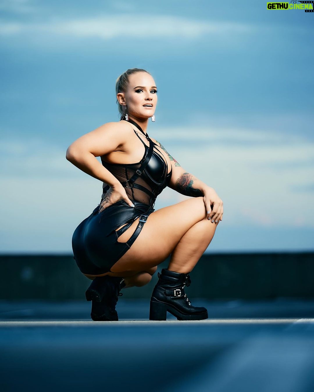 Chantelle Allison - 802 Likes - Im running a rumble comp on my 0nlyfanz page and this photo has nothing to do with it but I look cute 💅 go subscr!be 🔗in bio
📸 @harryjaaron