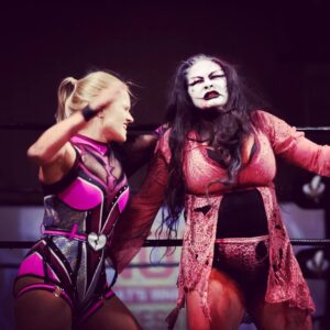 Chantelle Allison Instagram - Shazza has hands(and feet) for Su Yung

#photography #prowrestling