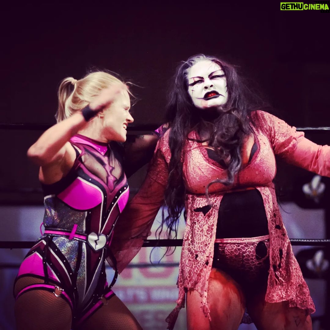 Chantelle Allison - 612 Likes - Shazza has hands(and feet) for Su Yung
#photography #prowrestling