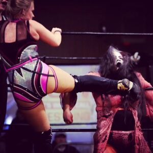 Chantelle Allison Instagram - Shazza has hands(and feet) for Su Yung

#photography #prowrestling