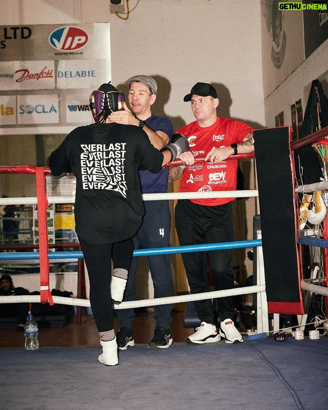 Chantelle Cameron - 11.4K Likes - DREAMING OF A NORTHAMPTON HOMECOMING
"I wanna make the most out of my career, fight the best there is and go down as one of the greatest to do it. I'm about to cement my own legacy and make this a career defining moment. I want to get the win against Katie Taylor, make it convincing and have my own homecoming."
#TeamEverlast