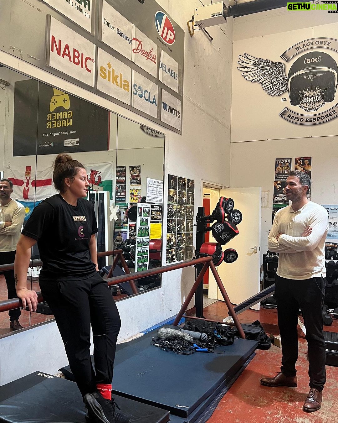 Chantelle Cameron Instagram - @eddiehearn popped in during my strength & conditioning session today with @coachjonny_wrk 💪🏻 filming for the rematch documentary @matchroomboxing 🥊 #november25th #repeat #andstill Manchester, United Kingdom