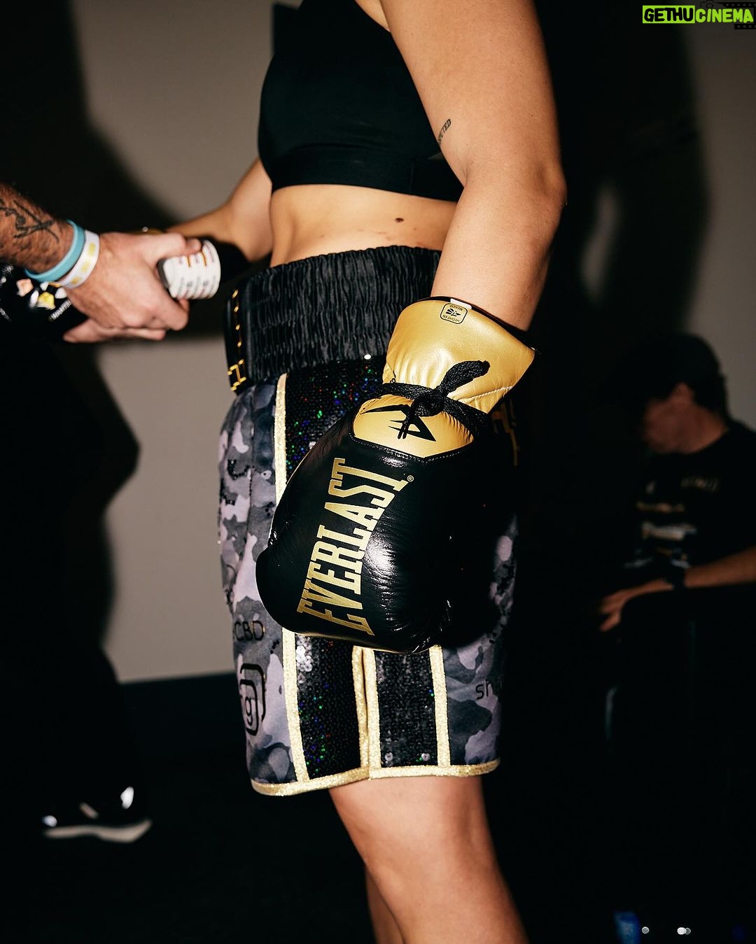 Chantelle Cameron Instagram - TEAM EVERLAST 🥊 💪🏻🥊 United Kingdom