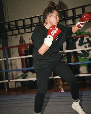 Chantelle Cameron Instagram - DREAMING OF A NORTHAMPTON HOMECOMING

"I wanna make the most out of my career, fight the best there is and go down as one of the greatest to do it. I'm about to cement my own legacy and make this a career defining moment. I want to get the win against Katie Taylor, make it convincing and have my own homecoming."

#TeamEverlast