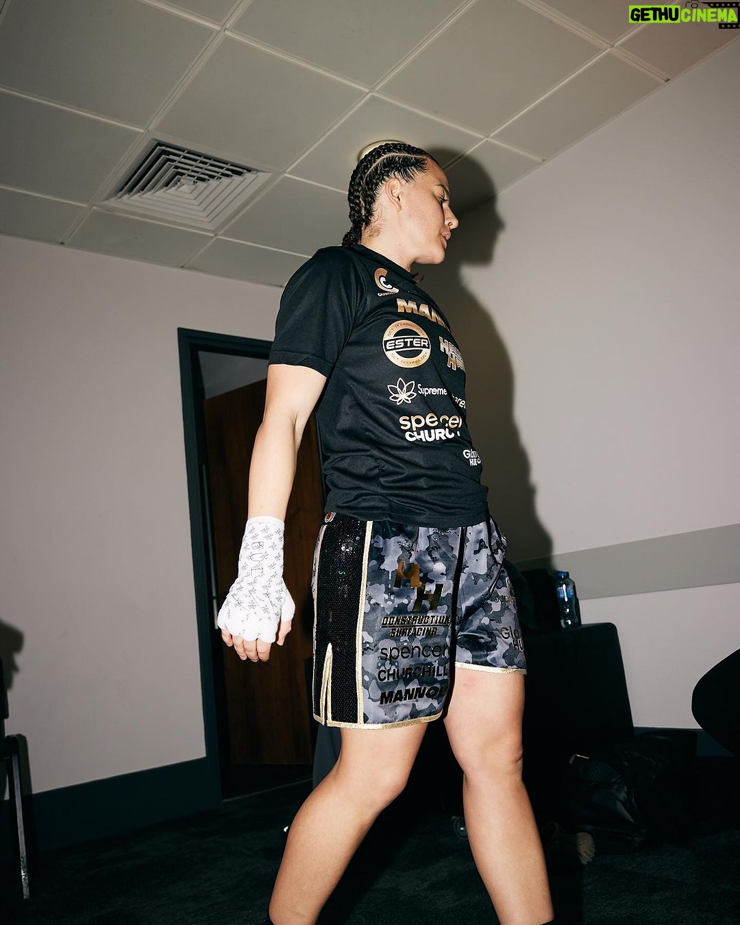 Chantelle Cameron Instagram - TEAM EVERLAST 🥊 💪🏻🥊 United Kingdom