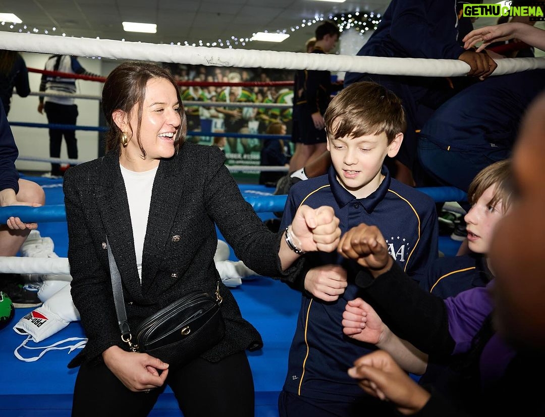 Chantelle Cameron Instagram - What an honour to be presented with freedom of the town in my hometown Northampton for my boxing achievements. Alongside the legend Courtney Lawes. So proud to be the first sportswomen from this town to achieve this and be in the history books with princess Diana for achieving this award. So blessed to have the support in my town from my sponsors to my family and to my friends. Been a rough couple of weeks but I am determined to be your World Champion again β€οΈ π Northampton, Northamptonshire