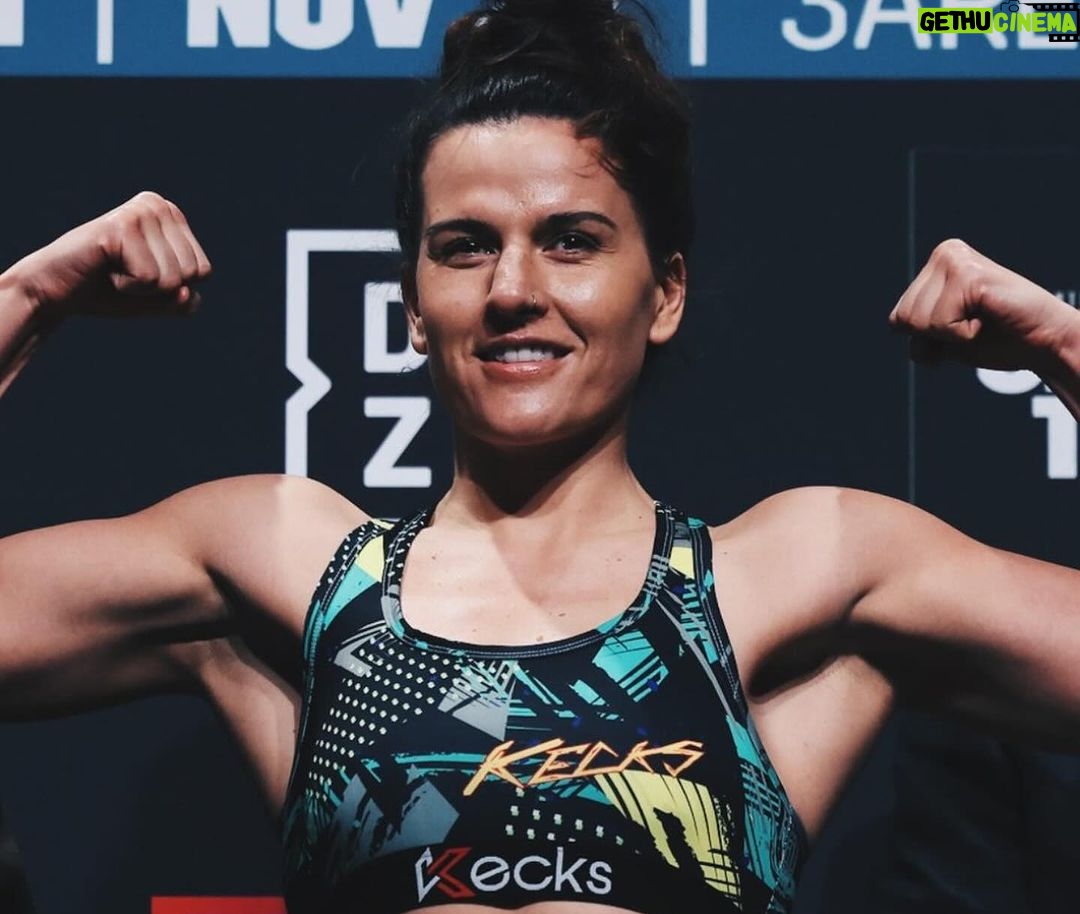 Chantelle Cameron Instagram - Thanks for everyone’s messages and thanks for those travelling over to watch me Thank god it’s fight day tomorrow 🥊 #andstill @mannol.uk @supremecbd @glazinghub @SharedAccess @bewelectrical @h&hconstruction @scxlaw Dublin, Ireland