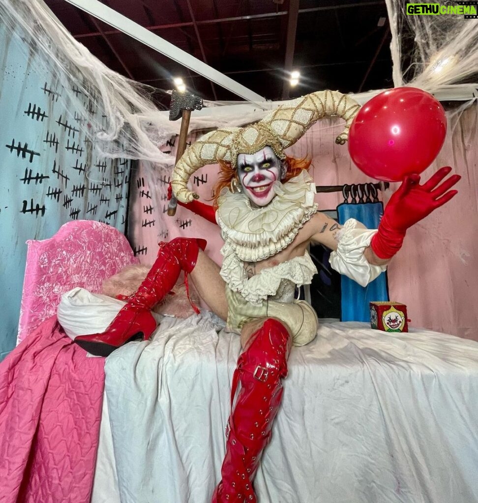 Charity Kase Instagram - Drag con day 2 🤡 So much fun meeting SO many people today! Pop by booth E55 tomorrow for your last chance to buy my exclusive drag con Uk merch! 😍 Look from @prangstacostumiers 💓 #dragmonster #pennywise #it London, United Kingdom