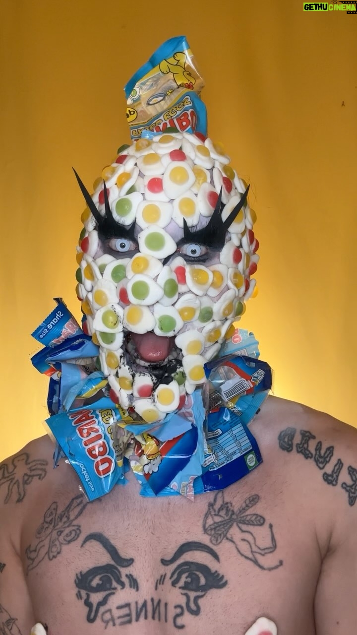 Charity Kase Instagram - Day 32 #366daysofdrag Why do I feel like I’ve got egg on my face? 🍳 Contacts from @madworldlondon Comment which characters you’d like to see me create over the next 11 months! Ps @haribouki_ sponsor me ❤️ #haribo #dragmonster #dailydrag