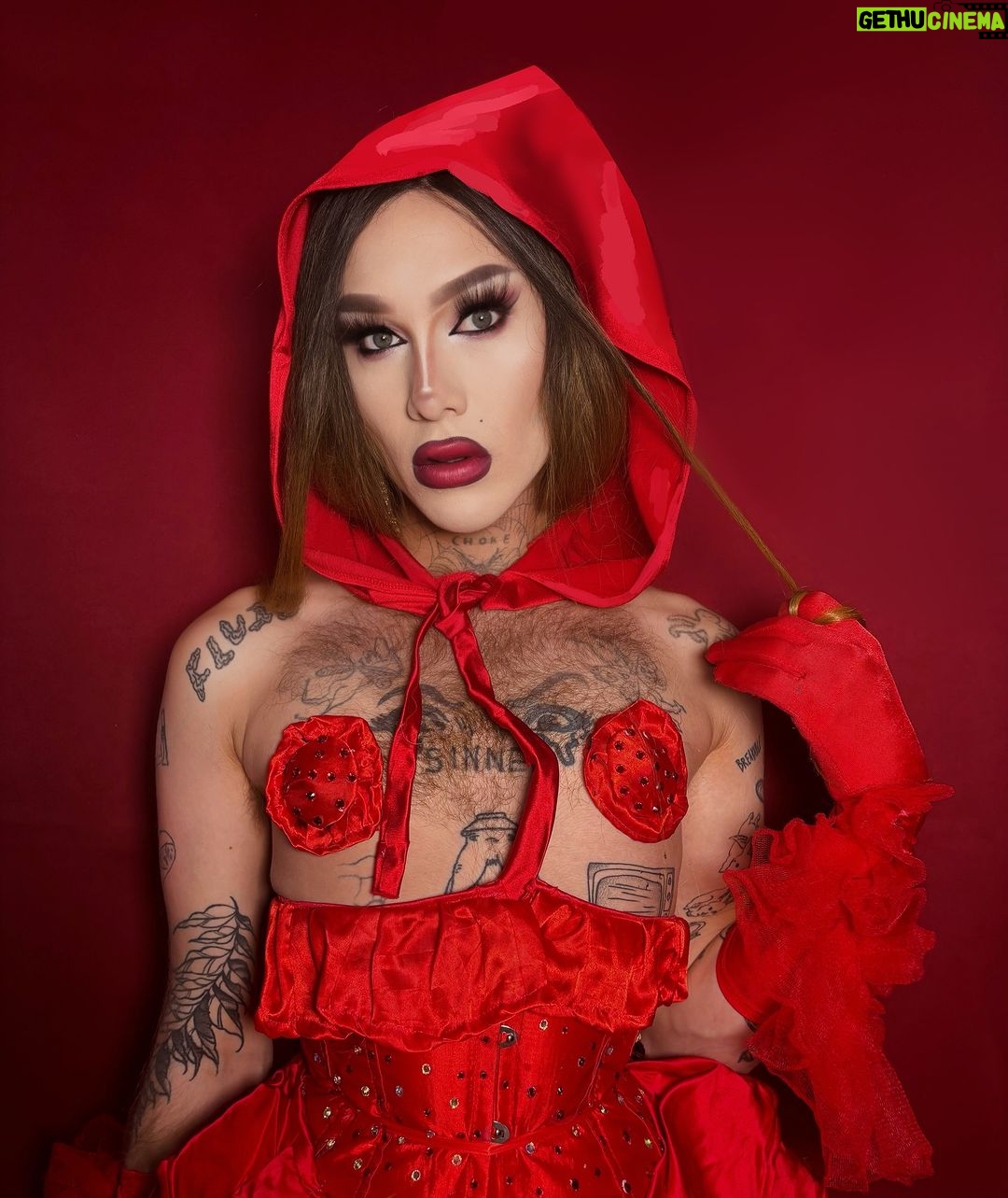 Charity Kase Instagram - Day 17 #366daysofdrag Stick to the story and eat me 🐺 Base - @hudabeauty concealer, flawless bake powder, liquid liner @beautybaycom brush set, primer, eyeshadow primer @maccosmeticsuk setting spray, liquid lipstick #redridinghood #dailydrag #dragraceuk London, Unιted Kingdom