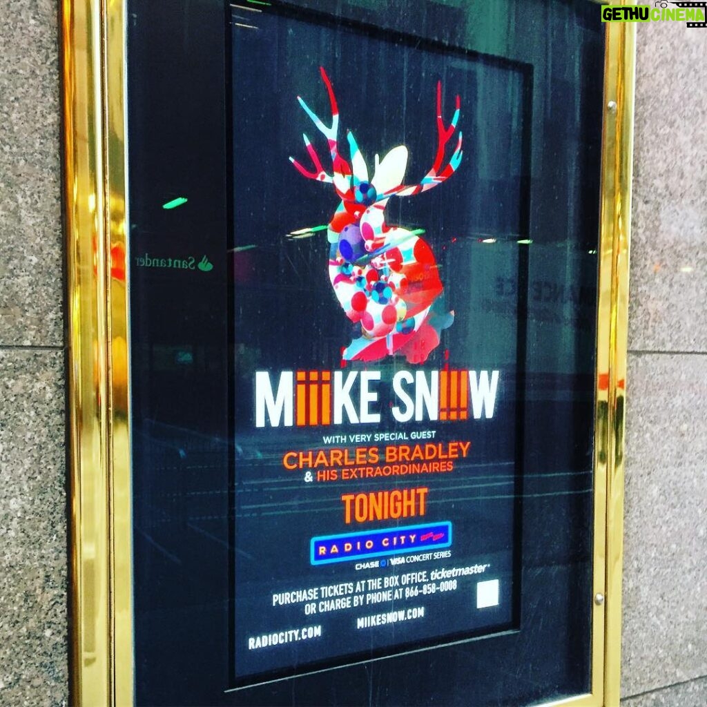 Charles Bradley Instagram - HERE WE GO NYC! @radiocitymusichall @miikesnow #screamingeagleofsoul #charlesforchange Radio City Music Hall