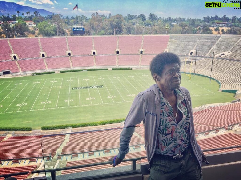 Charles Bradley Instagram - Rose Bowl sky box dressing room ☑️ @arroyosecowknd Rose Bowl Stadium