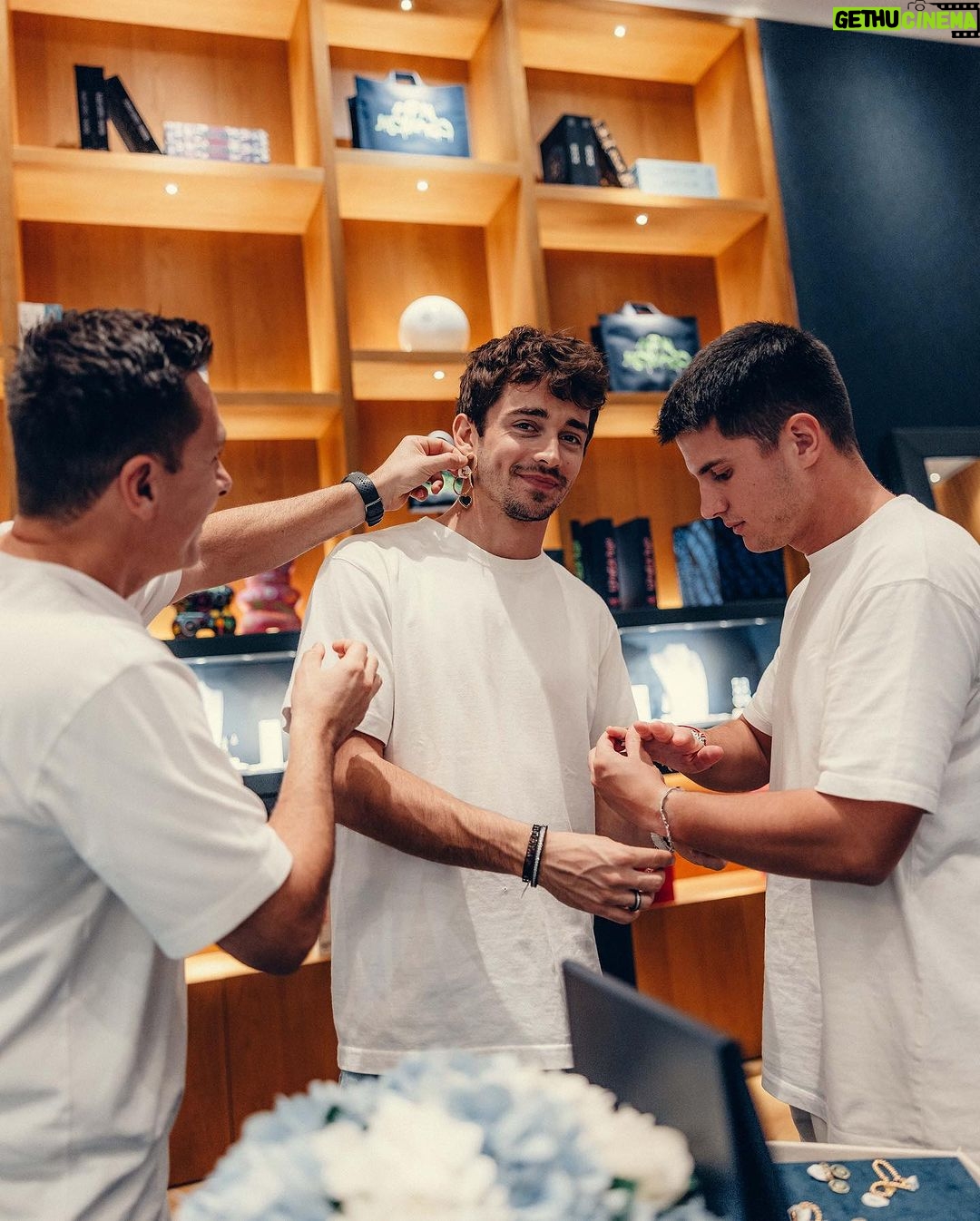 Charles Leclerc Instagram - Pit stop in Dubai mall at @apmmonaco to make sure we look good for the last race of the season 😘