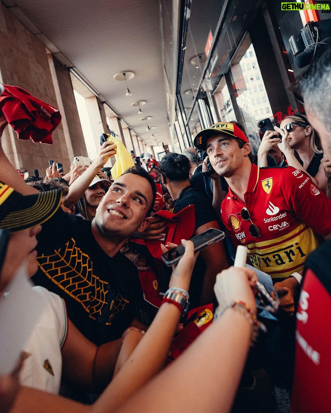 Charles Leclerc Instagram - Monza e speciale grazie a voi. Grazie a tutti di essere venuti a Milano oggi, siete i migliori ❤️