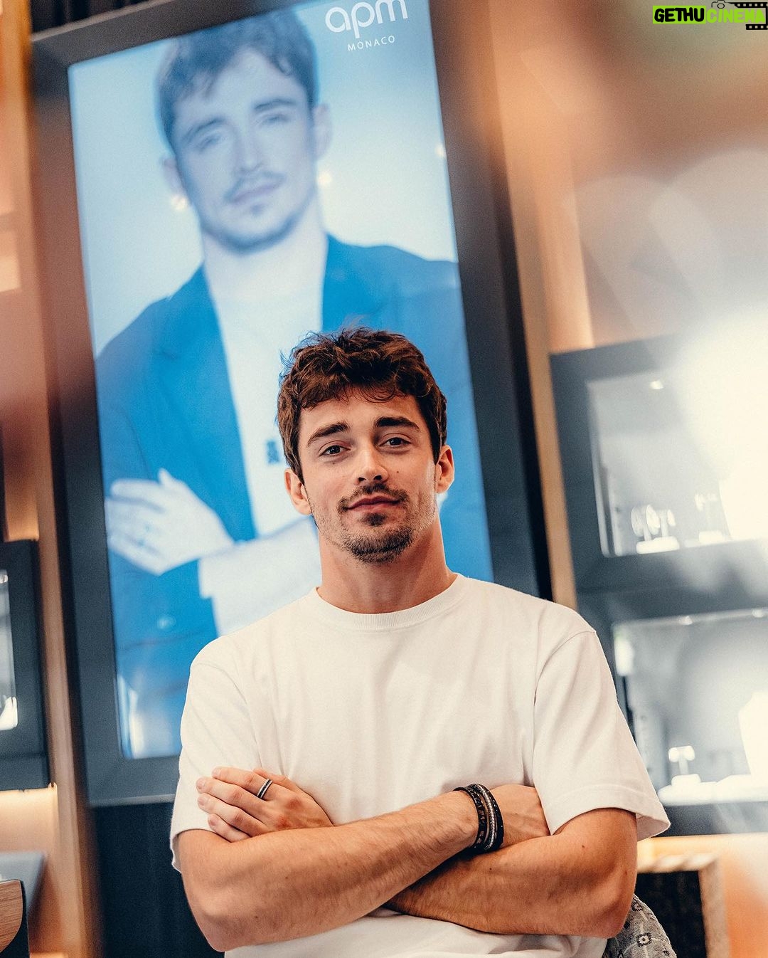 Charles Leclerc Instagram - Pit stop in Dubai mall at @apmmonaco to make sure we look good for the last race of the season 😘